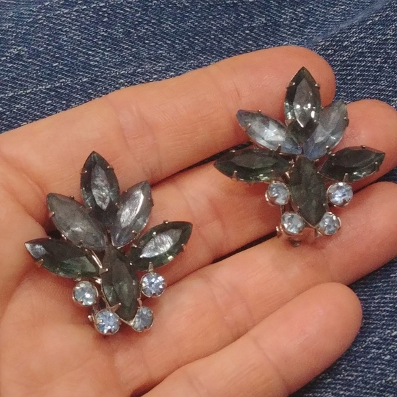 Vintage Blue Crystal Marquis Clip On Earrings - Picture 6 of 9